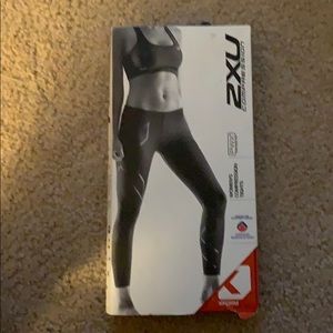 2XU women’s compression tights